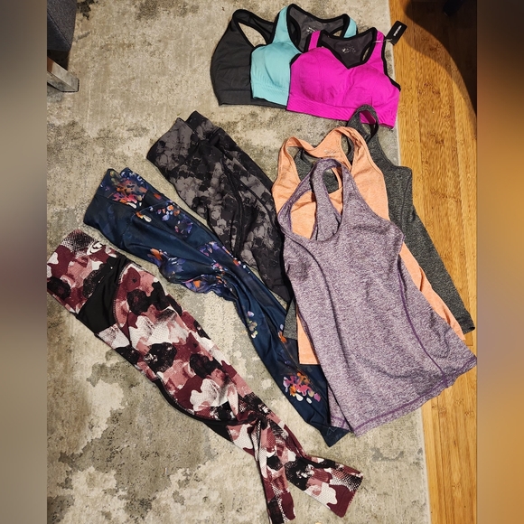 Lot Work out bras, yoga pants, leggings, tanks BULK LOT medium Vs Pink - Picture 2 of 7
